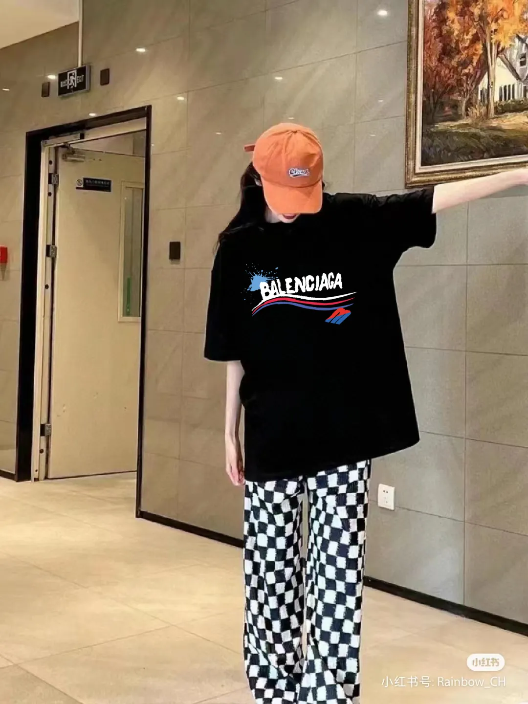 P80✨🔥 BALENCIAGA Paris lettering printed short-sleeved T-shirt. Custom-woven and dyed 300 grams of combed cotton heavyweight fabric. Zero color difference in threads. Perfect details. Different from the current currency version. Welcome to compare. Same Style for men and women. Must-sell in the picture above. Color: White Black Size: 1 2 3 4